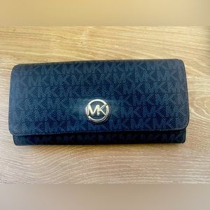 RARE Micheal Kors Sky Jet Navy Blue Wallet like new!
